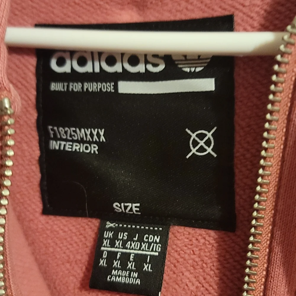 Adidas - Picture 3 of 4